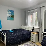 Cosy Warm Apartment In The Heart Of Moseley